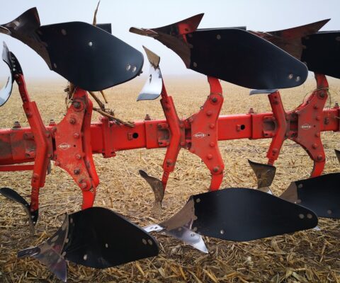 Tekrone mouldboards tillage on Gregoire Besson