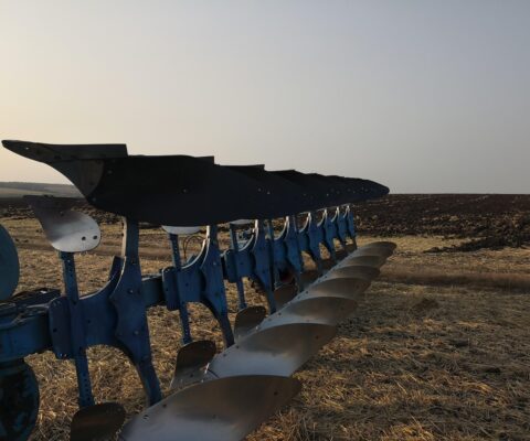 ЕКОНОМ НА ПАЛИВІ З ПЛАСТИКОВИМИ ВІДВАЛАМИ