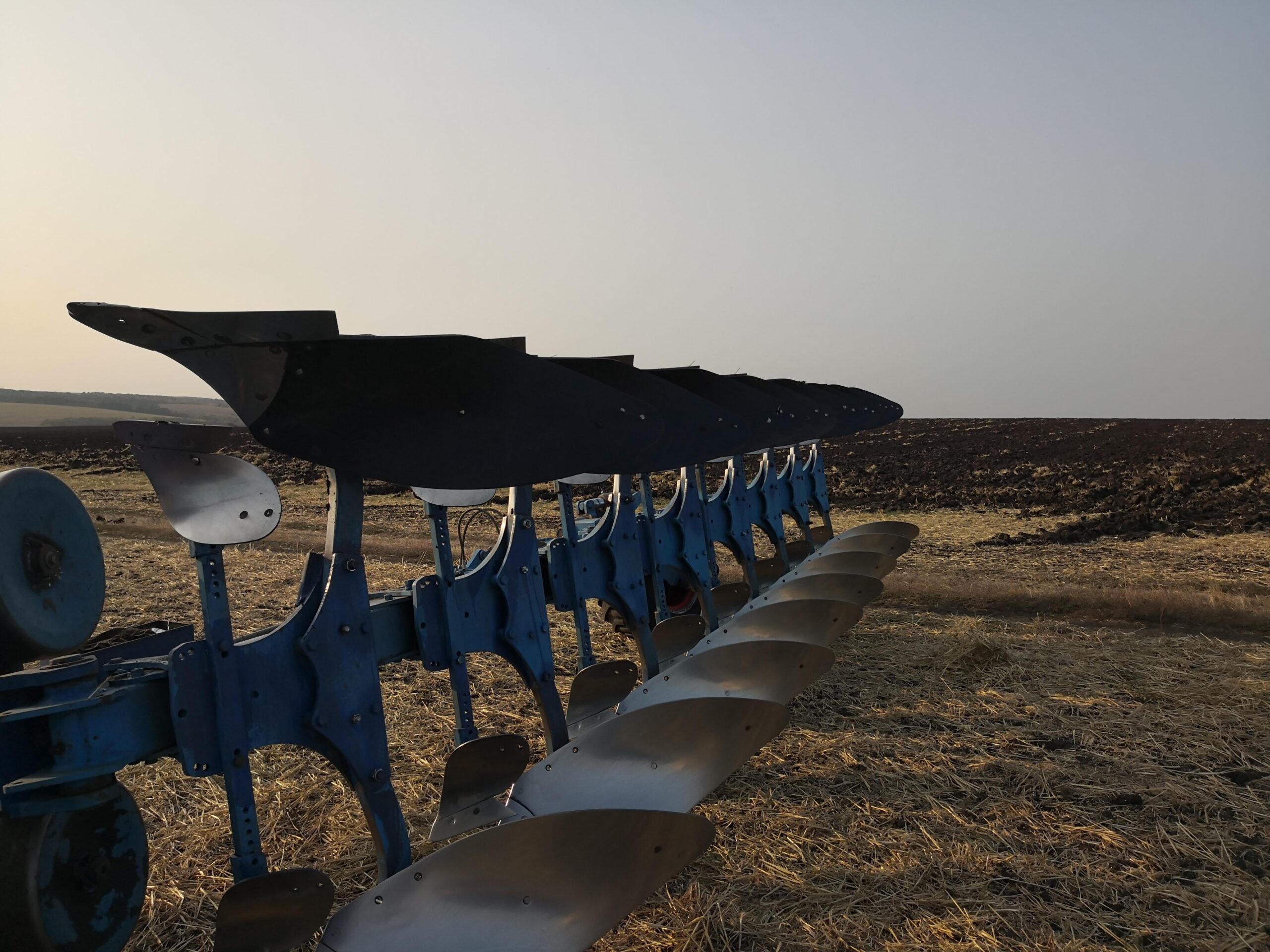 ЕКОНОМ НА ПАЛИВІ З ПЛАСТИКОВИМИ ВІДВАЛАМИ